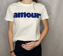 Load image into Gallery viewer, Tee-Shirt &quot;Amour&quot;

